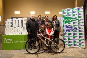 L'Ajuntament de Girona lliura el premi del concurs d'Instagram Lleuresport #DTEGirona