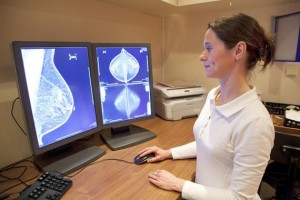Les dones amb càncer de mama que utilitzen suplements dietètics i teràpies alternatives són menys propenses a iniciar tractaments de quimioteràpia. / Fotolia