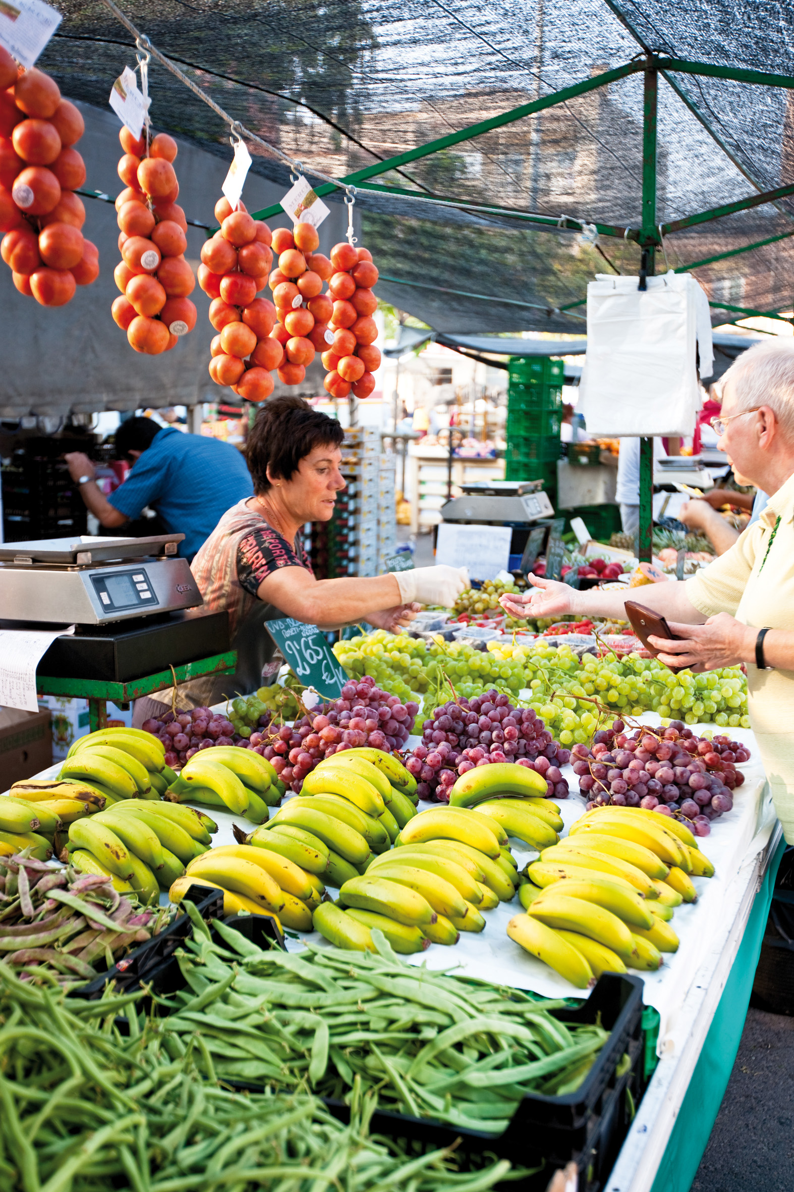 Concurs per a l’atorgament de 4 parades del mercat de fruita i verdura de Roses