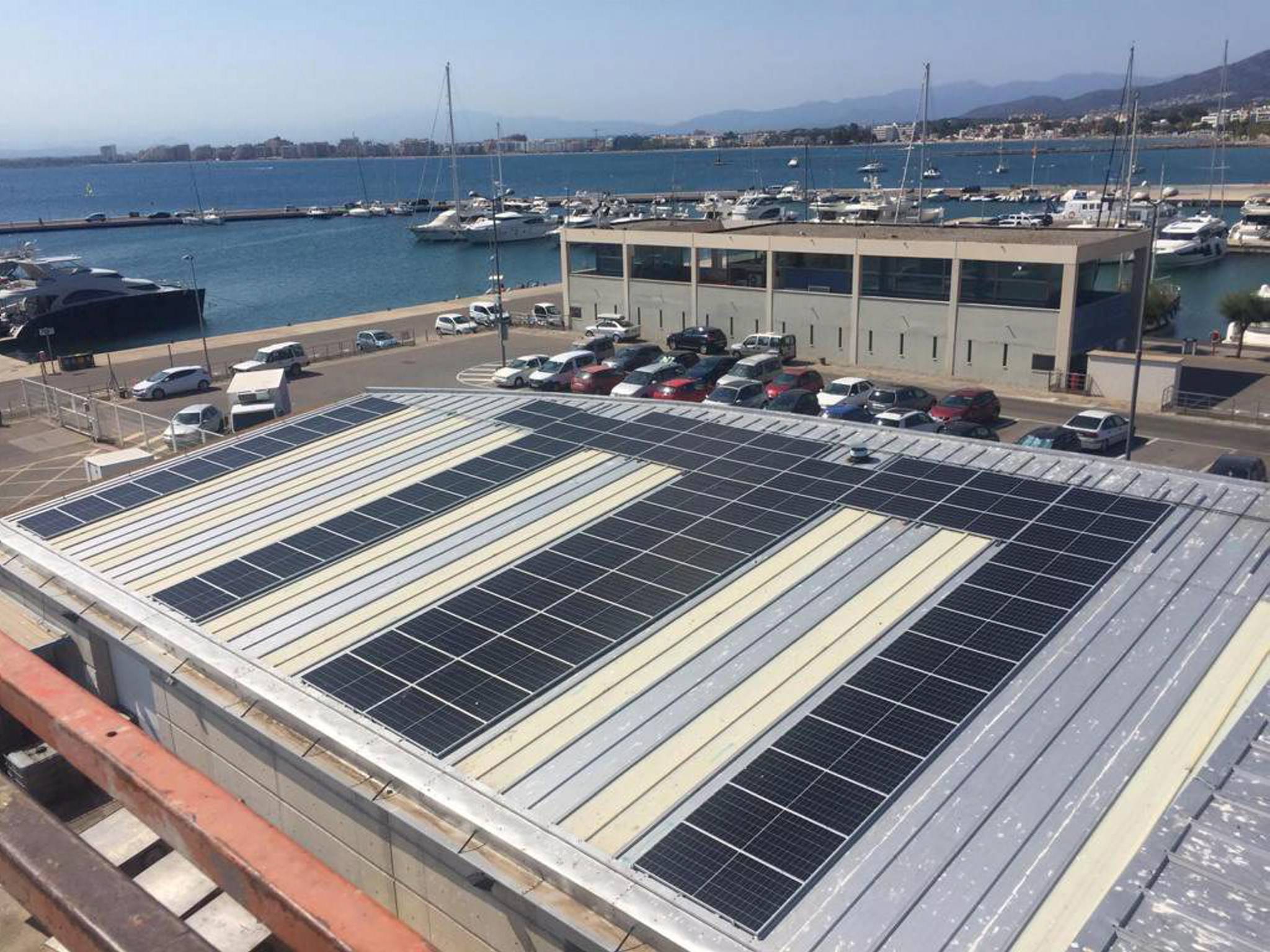 Ports de la Generalitat potencia l’energia renovable a la llotja de peix del port de Roses