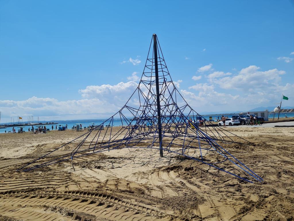 Substitució de les xarxes dels jocs infantils de les platges de la Punta i de Santa Margarida