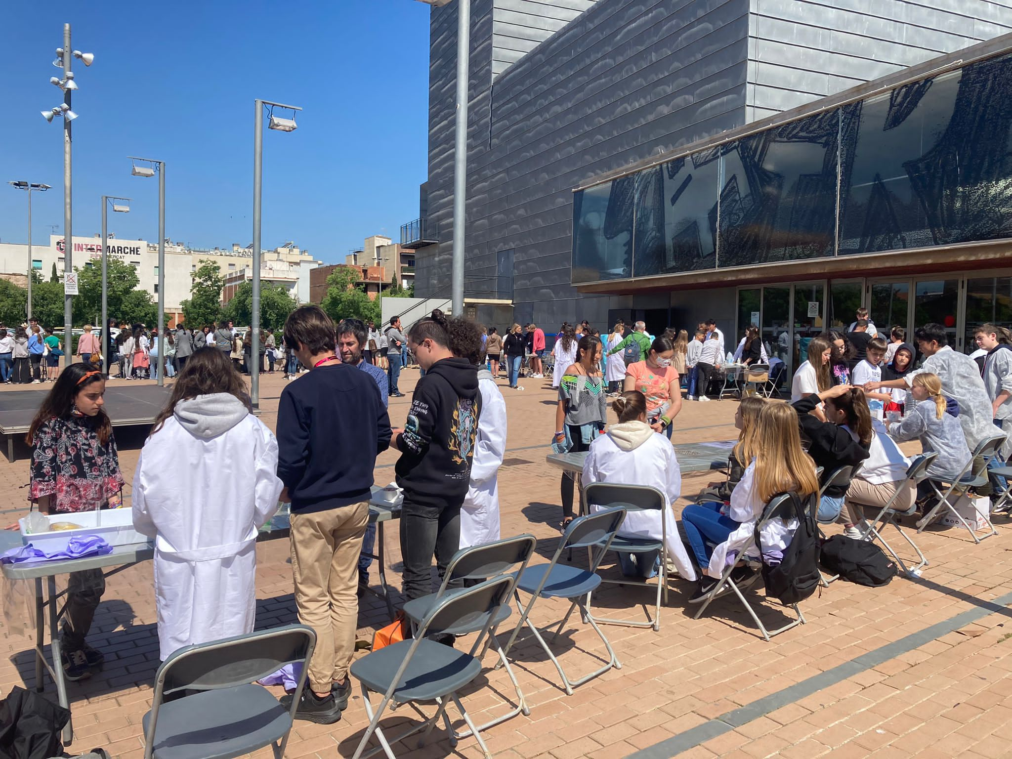 La plaça del Teatre es tornarà a omplir d’experiments amb la cinquena edició de la Jornada de la Ciència