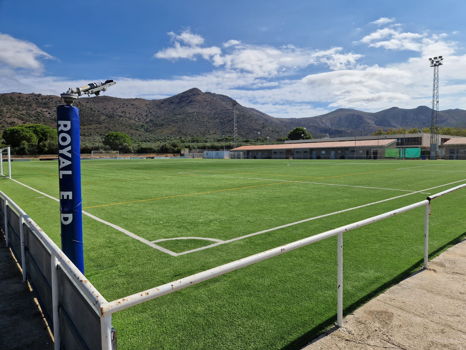 El camp de futbol de La Vinyassa renovarà la instal·lació elèctrica per ser més eficient energèticament