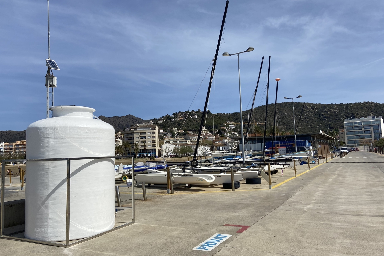 Port de Roses instal·la un dipòsit d’aigua reciclada per a la neteja de les embarcacions esportives del GEN