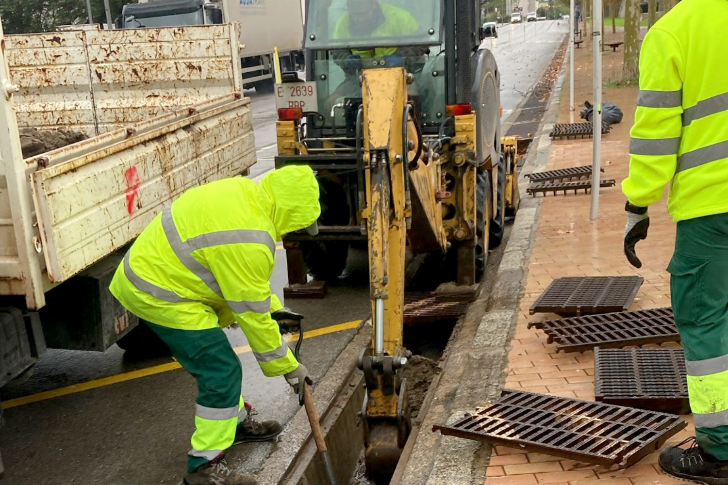 Neteja d’embornals i rieres per prevenir afectacions en cas de fortes pluges