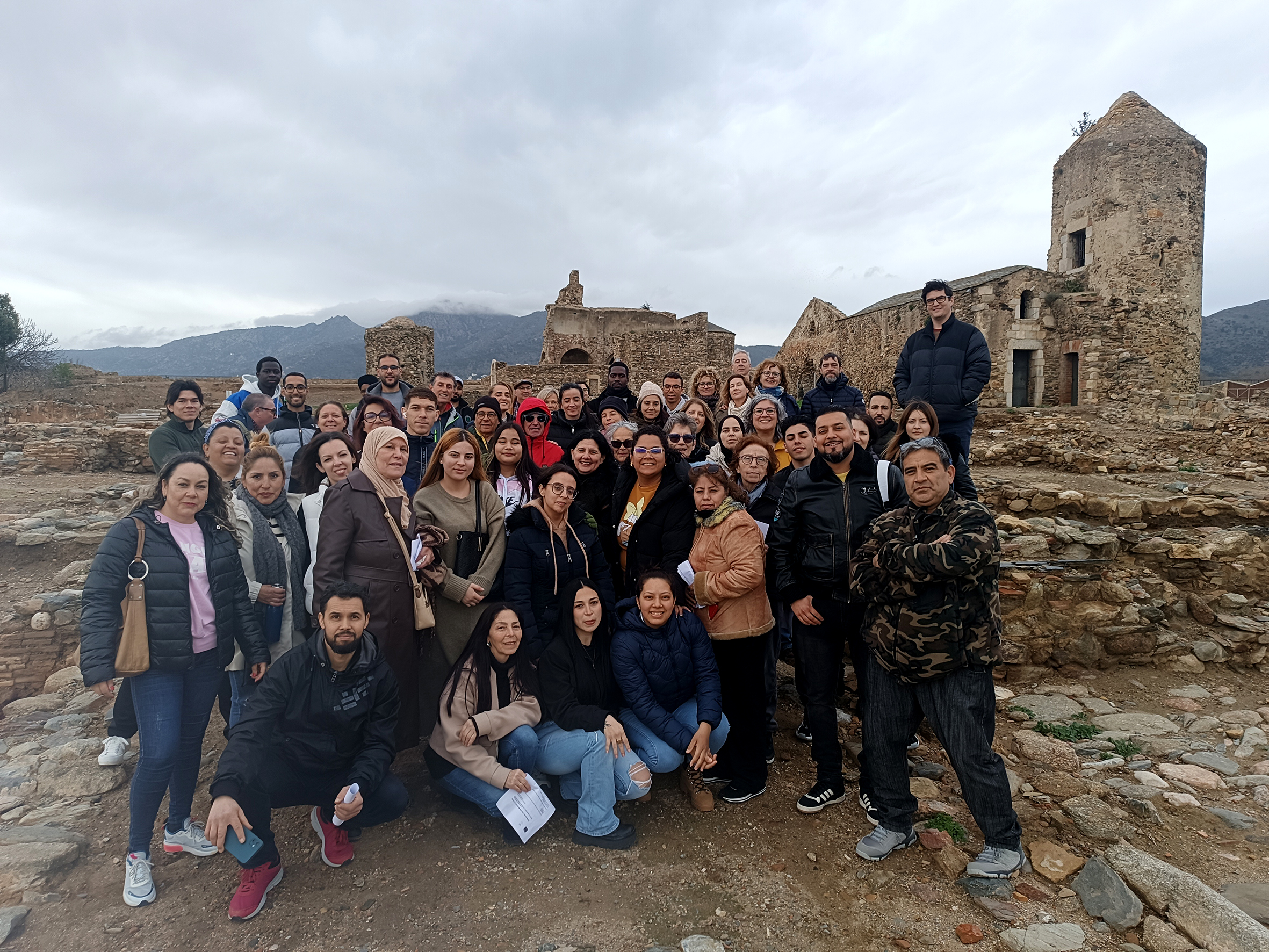 Visita guiada a la vila medieval de Roses amb els alumnes de català i les parelles lingüístiques