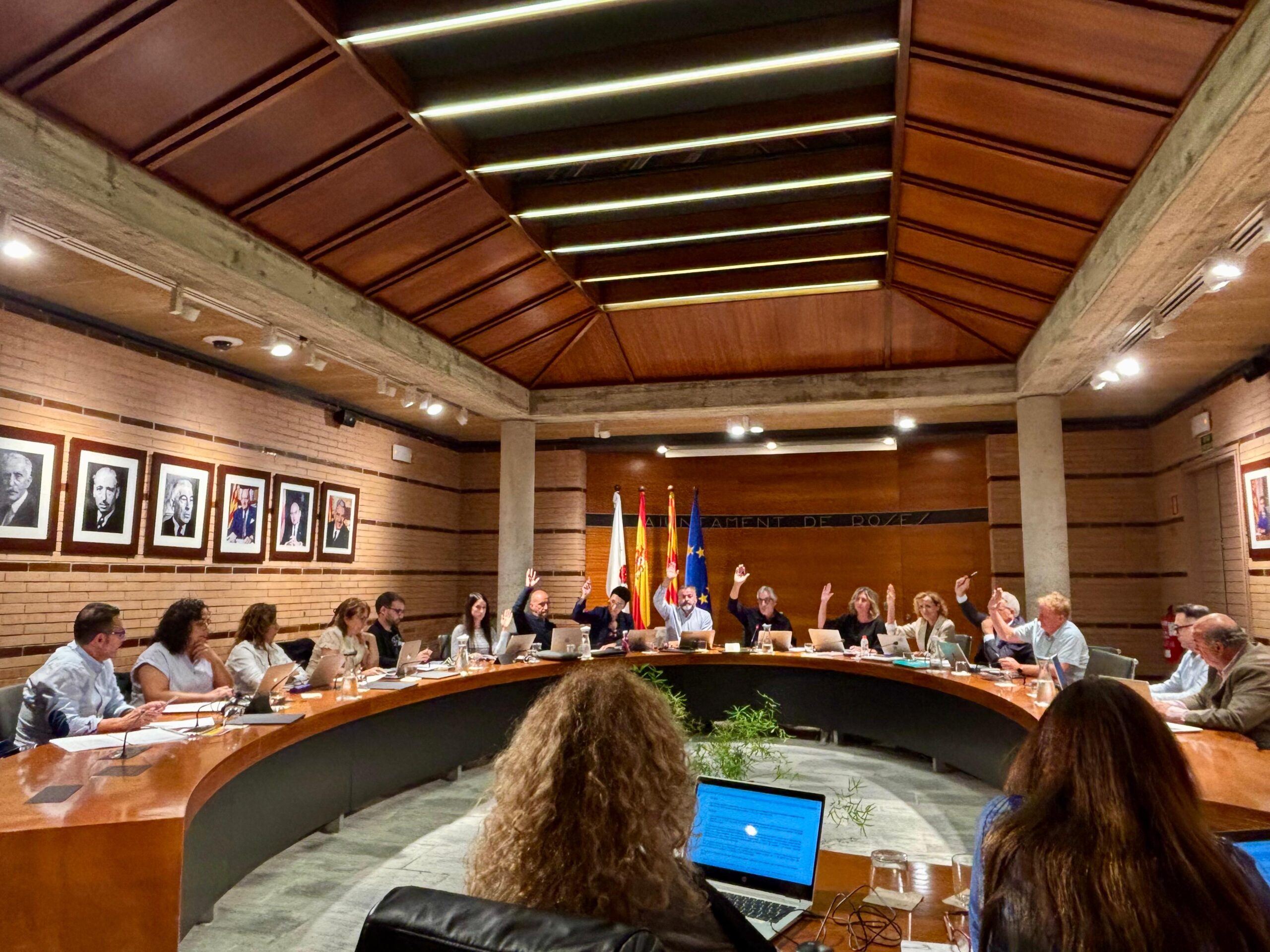 L’Ajuntament de Roses congela els impostos municipals per a 2026 i introdueix noves bonificacions socials i redefineix les ambientals