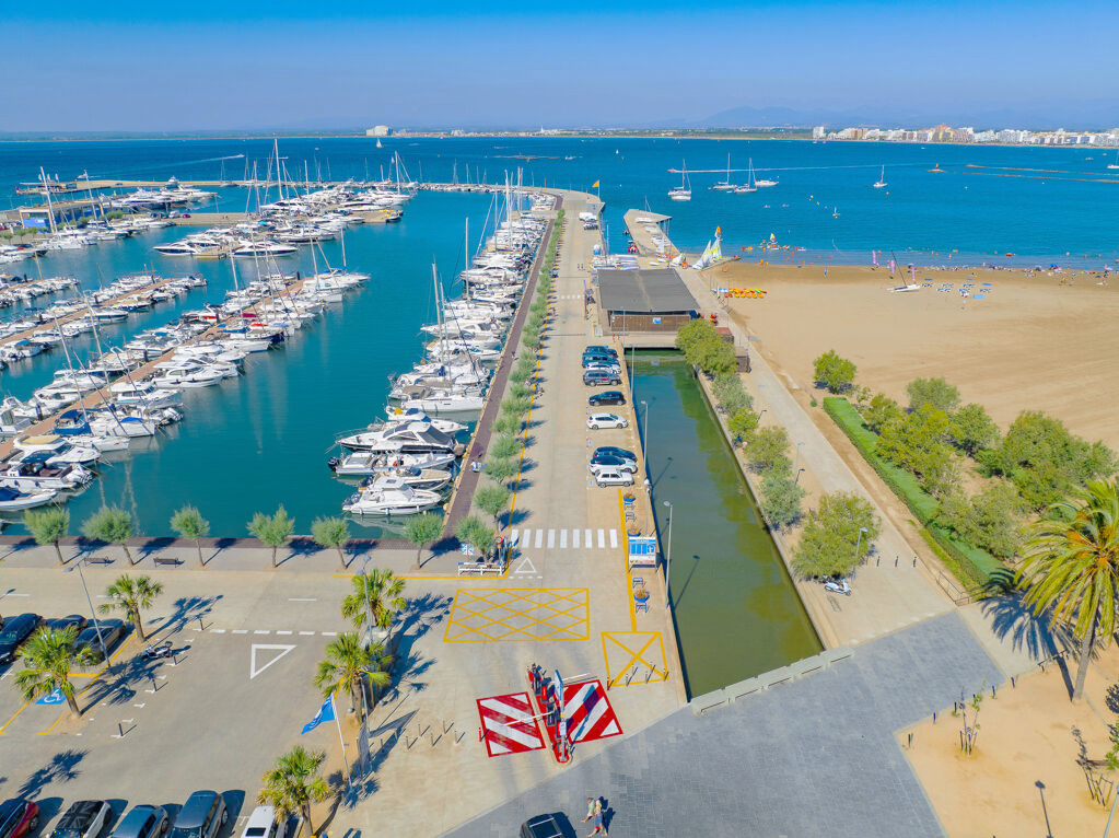 El pàrquing del Port Esportiu torna a oferir dues hores gratuïtes fins a Setmana Santa