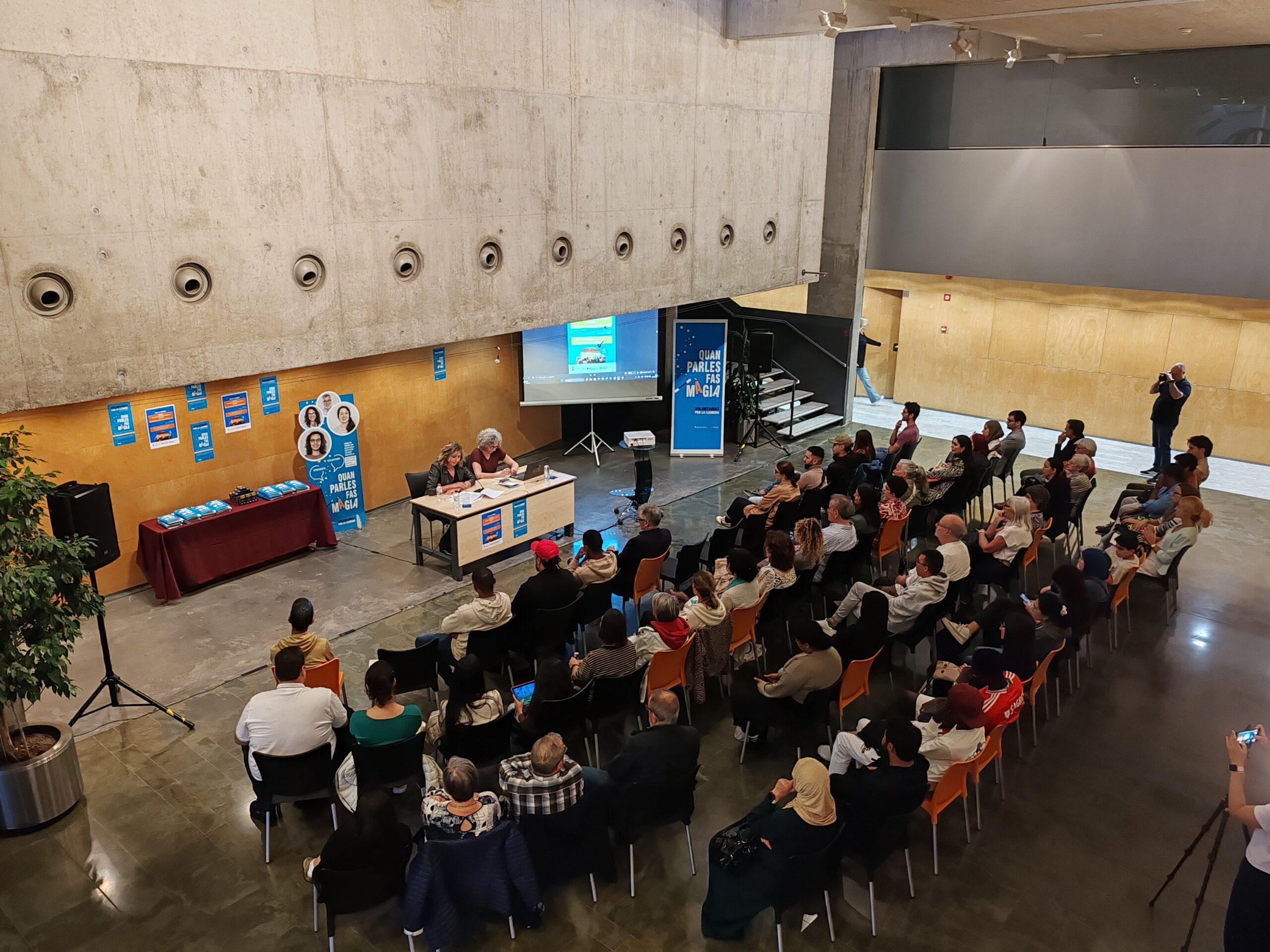 Presentació de noves parelles lingüístiques, amb la xerrada “Per què hem de parlar (més) en català?”