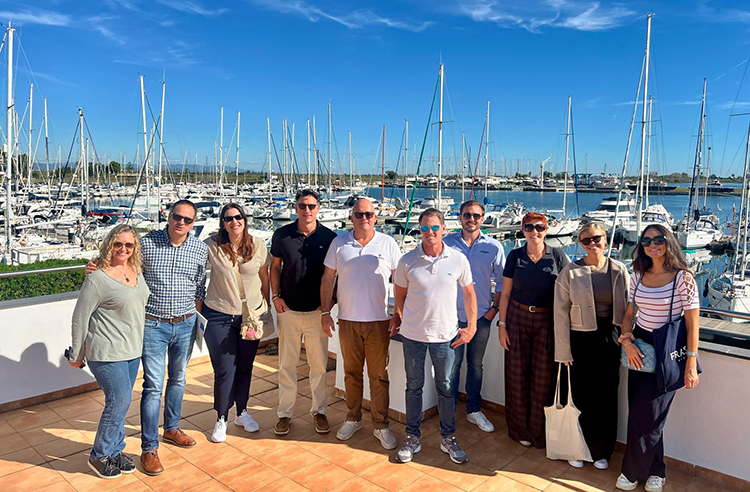 Roses participa en una acció promocional amb el sector de grans eslores per donar a conèixer el port i la destinació