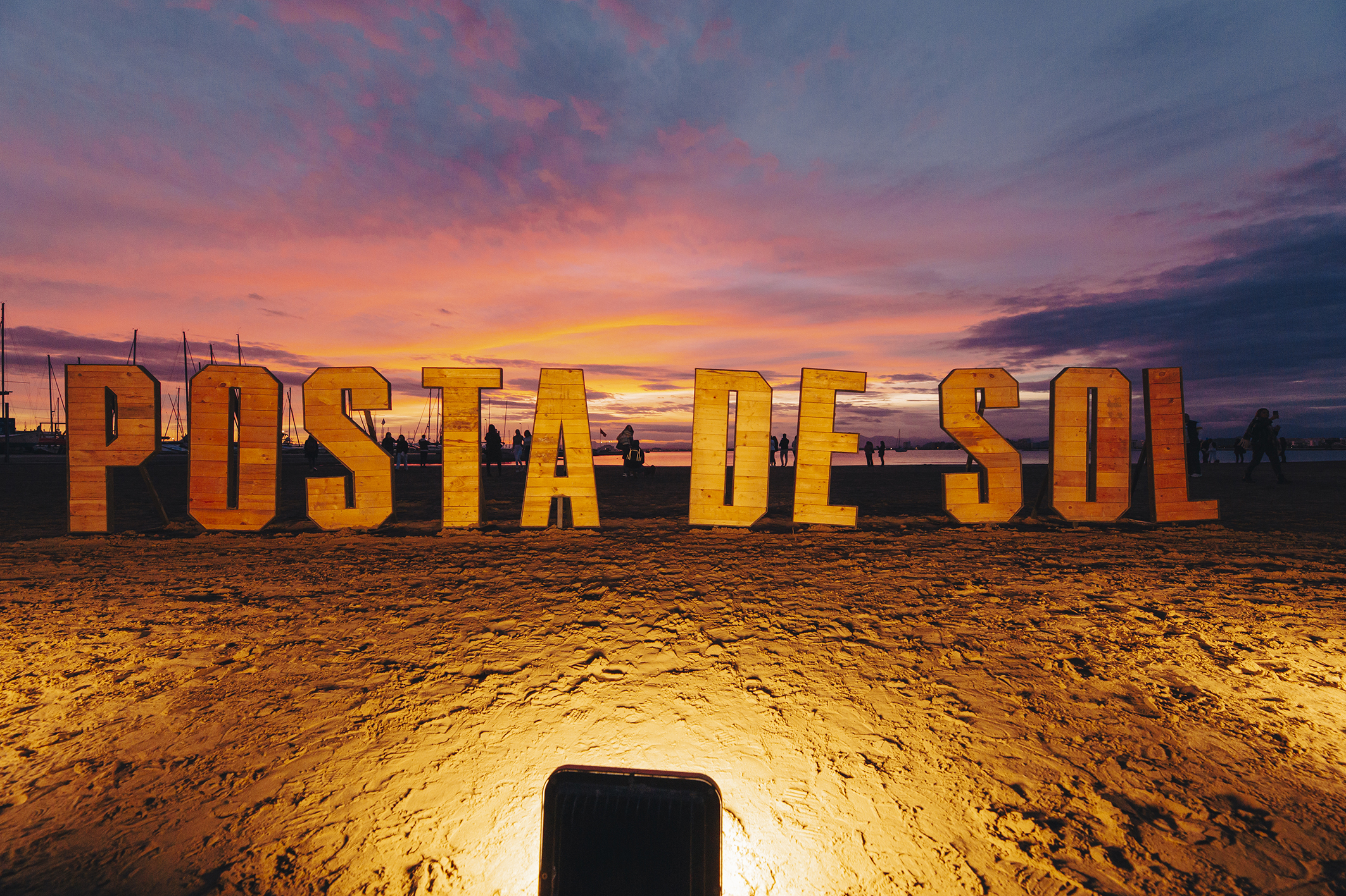 El Festivalet de Roses omplirà de música, gastronomia i postes de sol la platja de la Perola
