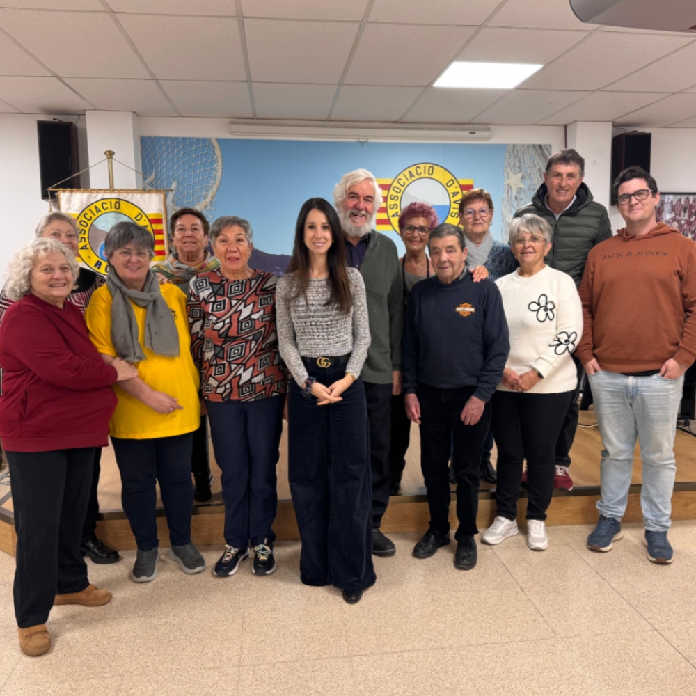 L’Associació d’Avis de Roses dona el seu fons documental a l’Arxiu Municipal de Roses