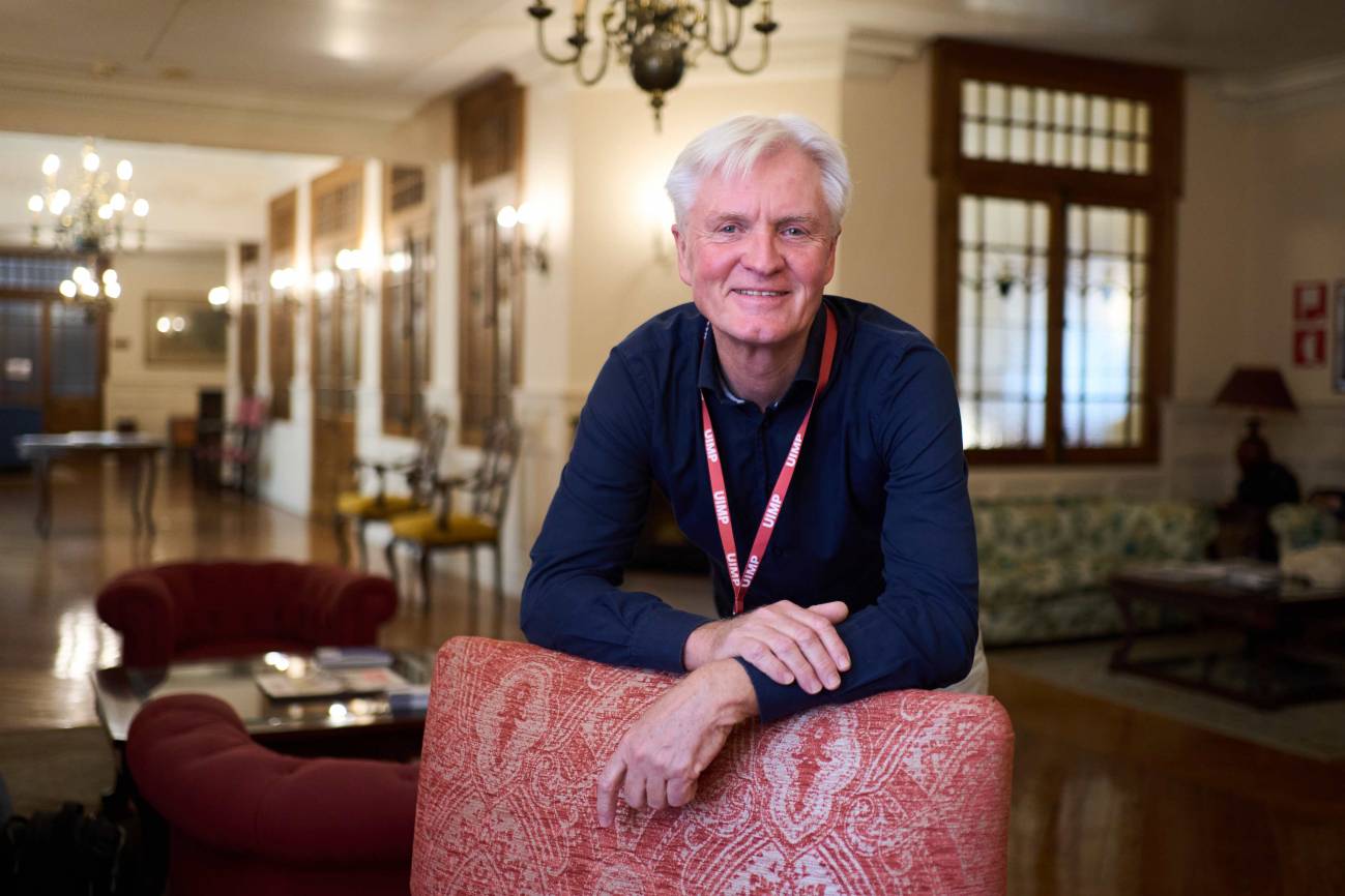 “Si algú volgués fer mal, avui és més fàcil fabricar una bomba que una cèl·lula sintètica”