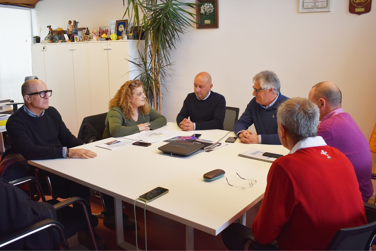 Reunió de planificació per a la construcció del futur Centre d’Esports de Platja