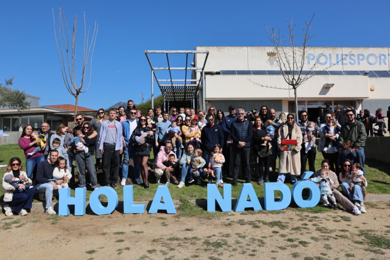 20 infants i les seves famílies van participar aquest dissabte a la festa Hola Nadó!