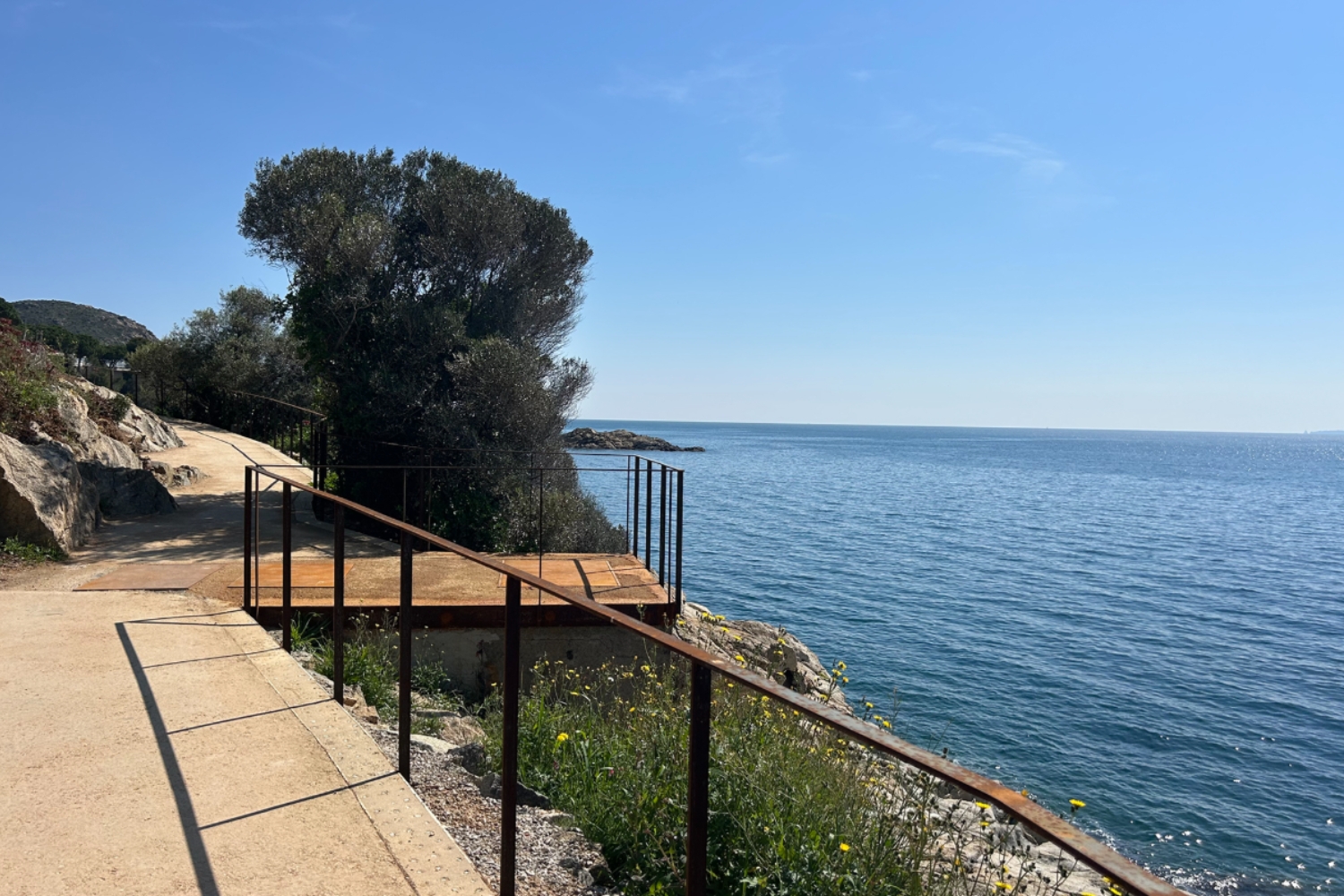 Roses obre el camí de ronda entre Canyelles i l’Almadrava després d’una rehabilitació integral