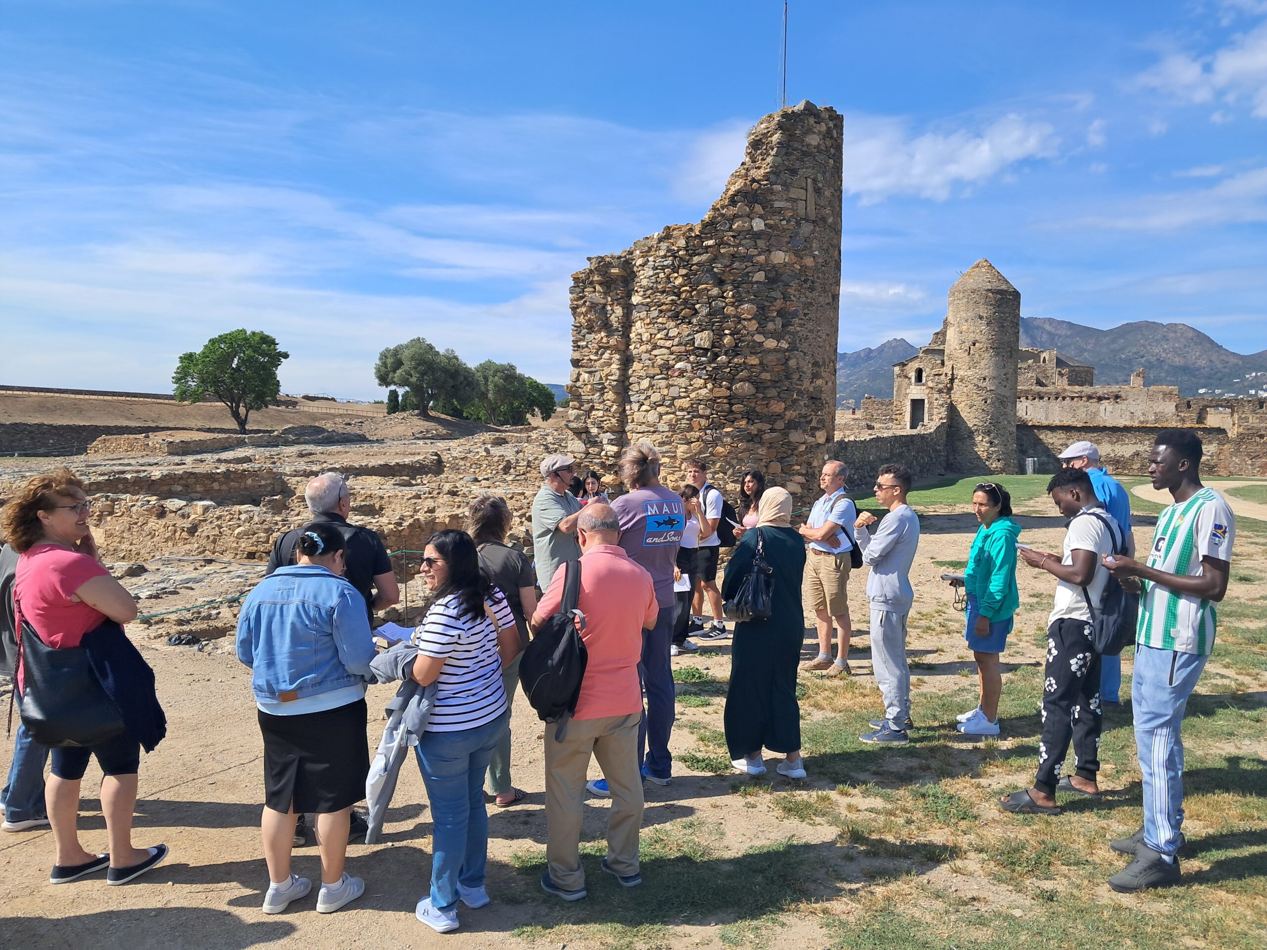 Entorn i coneixement: descobrim alguns enigmes de Roses amb els alumnes de català