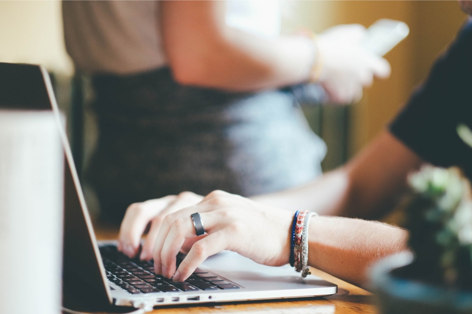 El programa rosinc ‘Feina Jove’ connecta empresariat i joves per facilitar l’ocupació laboral