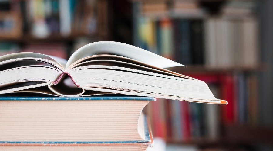 Roses obre el termini per sol·licitar els ajuts per a la compra de llibres de text del curs 2026-2027