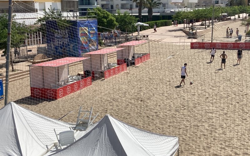 La platja de Santa Margarida acull els partits de la Primera Divisió Femenina de futbol platja