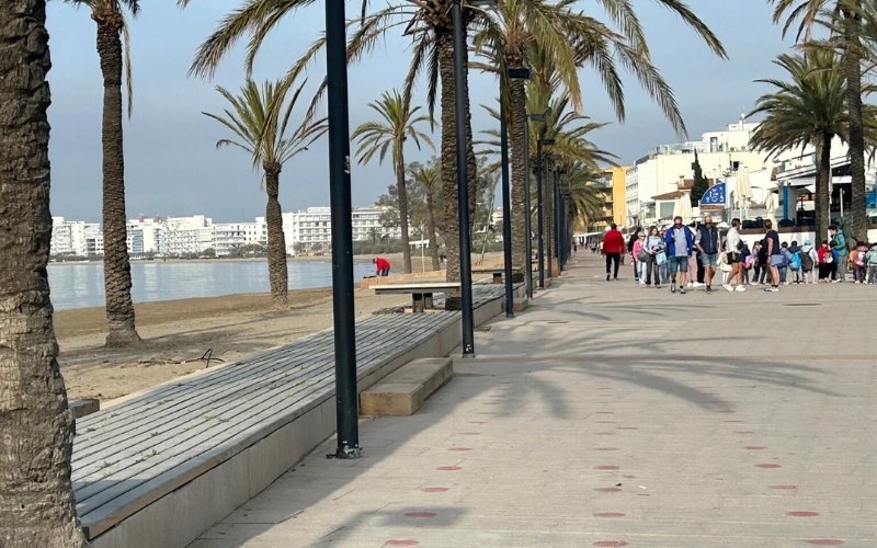 Roses alerta que podria perdre més de 3.300 pisos turístics si s’aplica la regulació prevista per la Generalitat