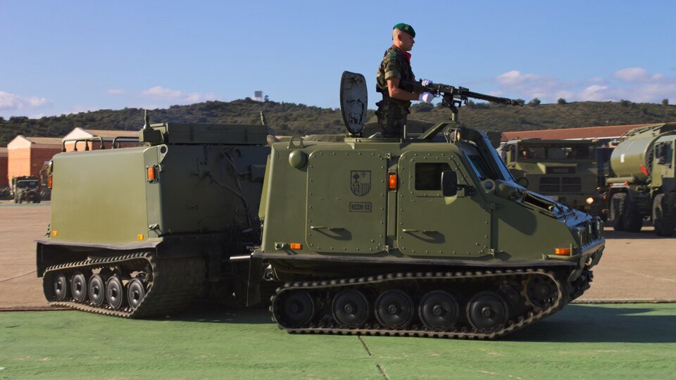 El Parlament insta el Govern espanyol a tancar la base militar de Sant Climent Sescebes abans del 2029