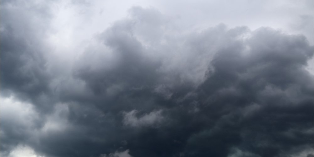 Canvi de temps a Catalunya: ruixats, tempestes i una baixada notable de les temperatures a partir de dimecres