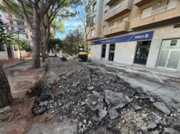 Obres de millora de la placeta del carrer Balmes al barri del Poble Nou de Figueres